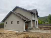 Casa cu etaj de vinzare