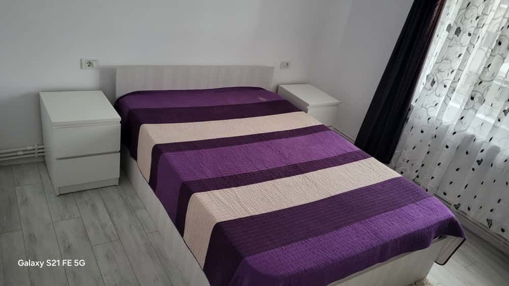 Închiriez apartament