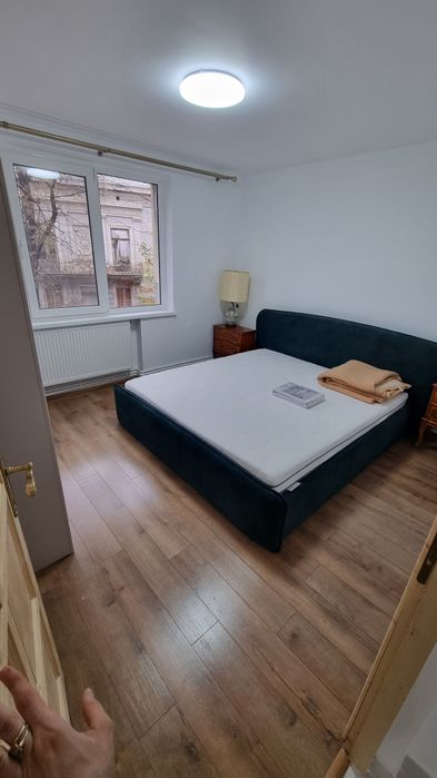 Închiriez apartament cu 3 camere
