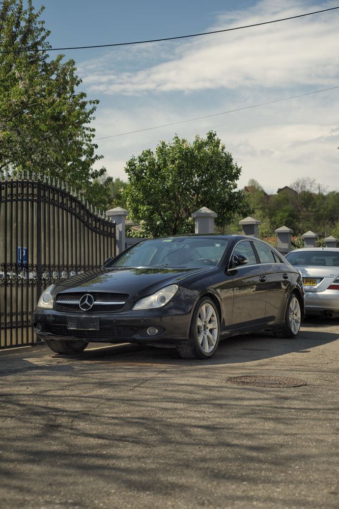 Bara fata Mercedes CLS W219 neagra usa stop parbriz luneta oglinda sam