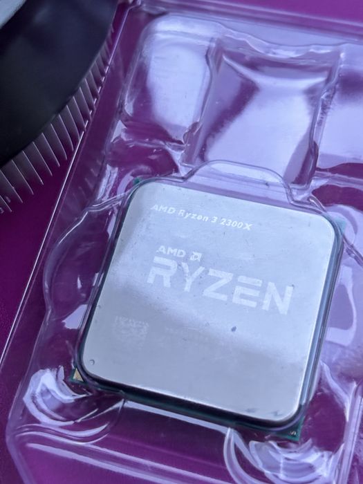 Kit Procesor Amd Ryzen 3 2300x si Cooler