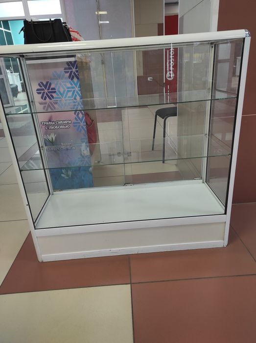 Продам стеклянный стол