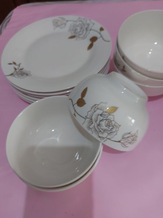 Тарелки и пиалки.