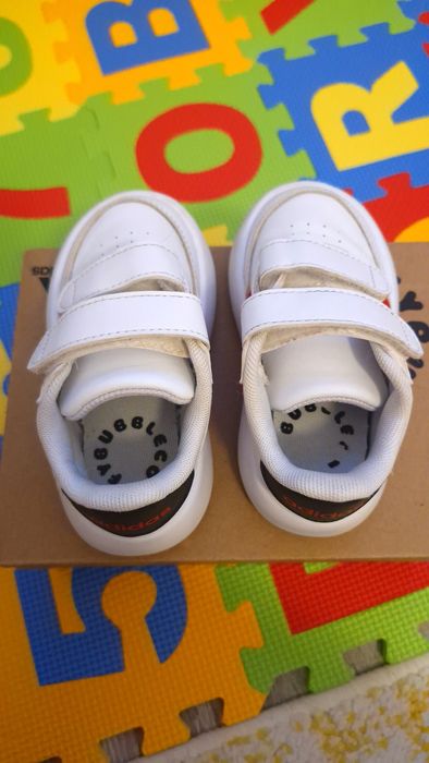 Adidasi Adidas marimea 22