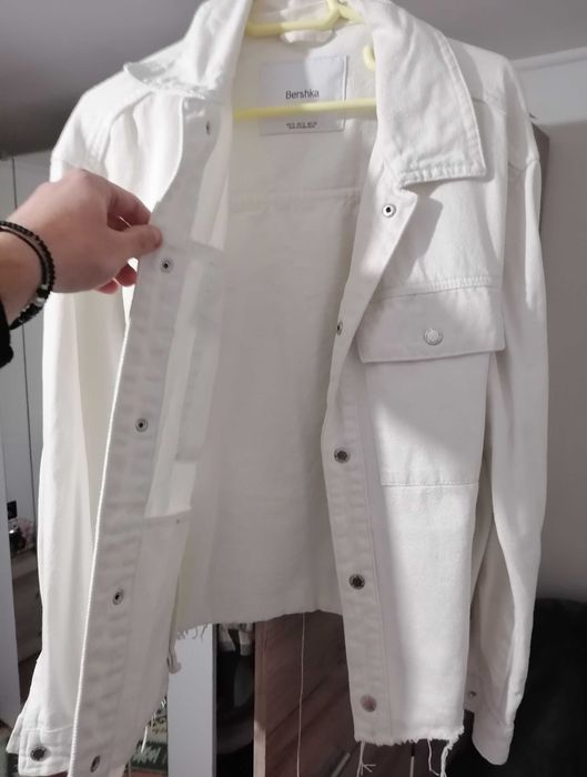 Vând Geaca Bershka M