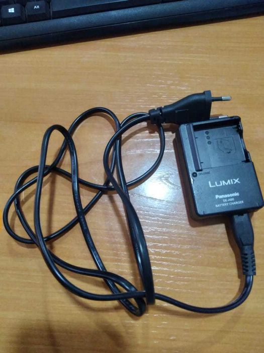 Продам зарядку на фотоаппарат "LUMIX"