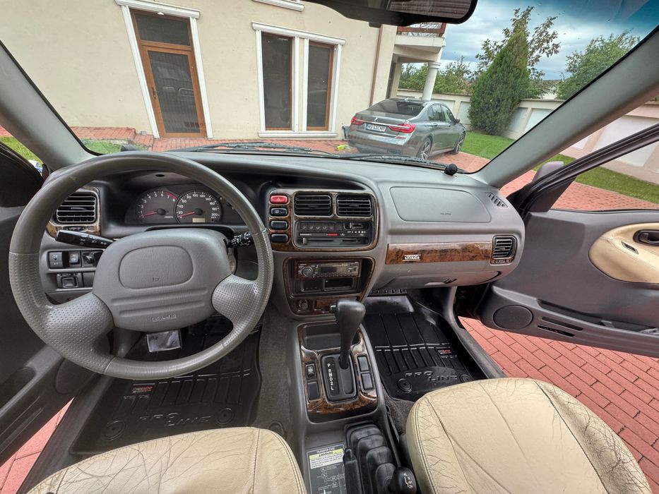 Vând Suzuki Grand Vitara, motor 2.0 benzină,