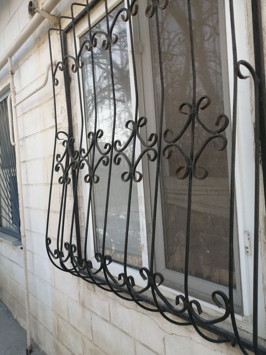 Продаются решотки на окна.