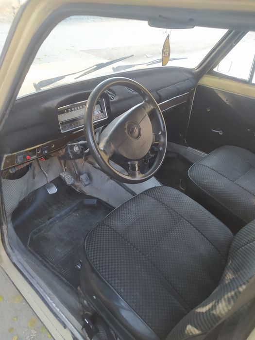 Vaz 2102 sotiladi srochno