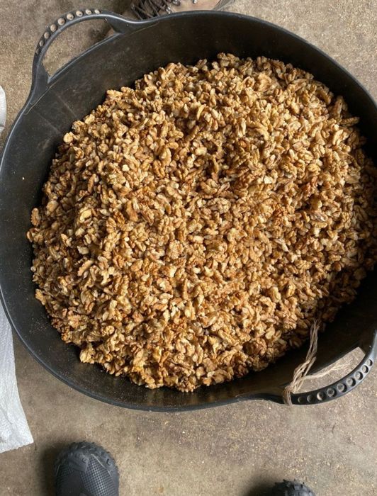 Vând miez de nucă cantitate mare preț 35 lei