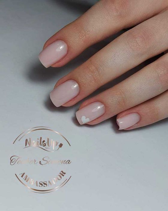 Unghii cu gel și oja semi-permanenta