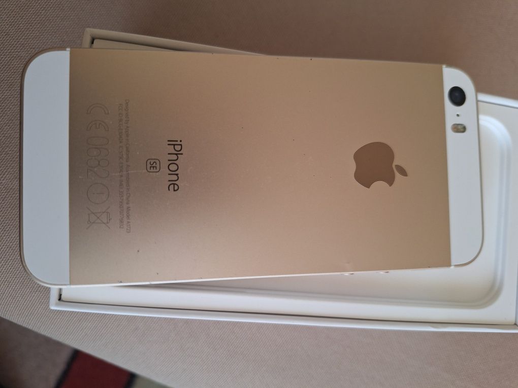 IPhone SE 64 GB GOLD като нов