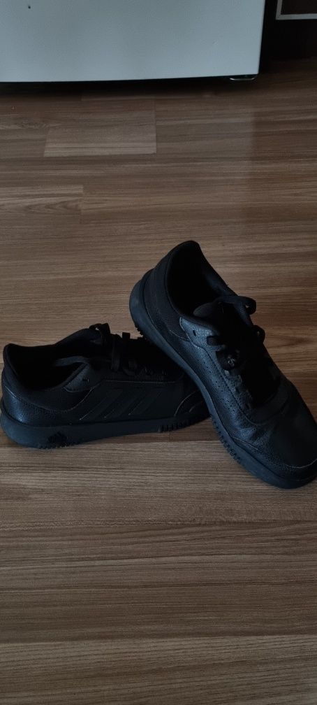 Маратонки Adidas 39 1/3