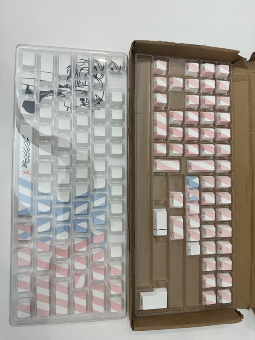 Кейкапы в белом цвете аниме