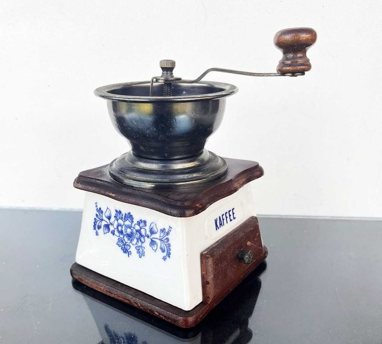 Rasnita ceramica cu aspect vintage pentru piper