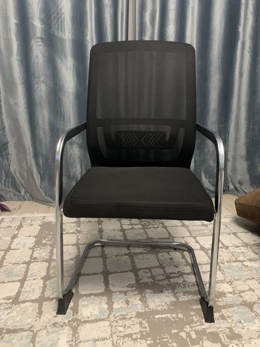 Продам стулья офистные