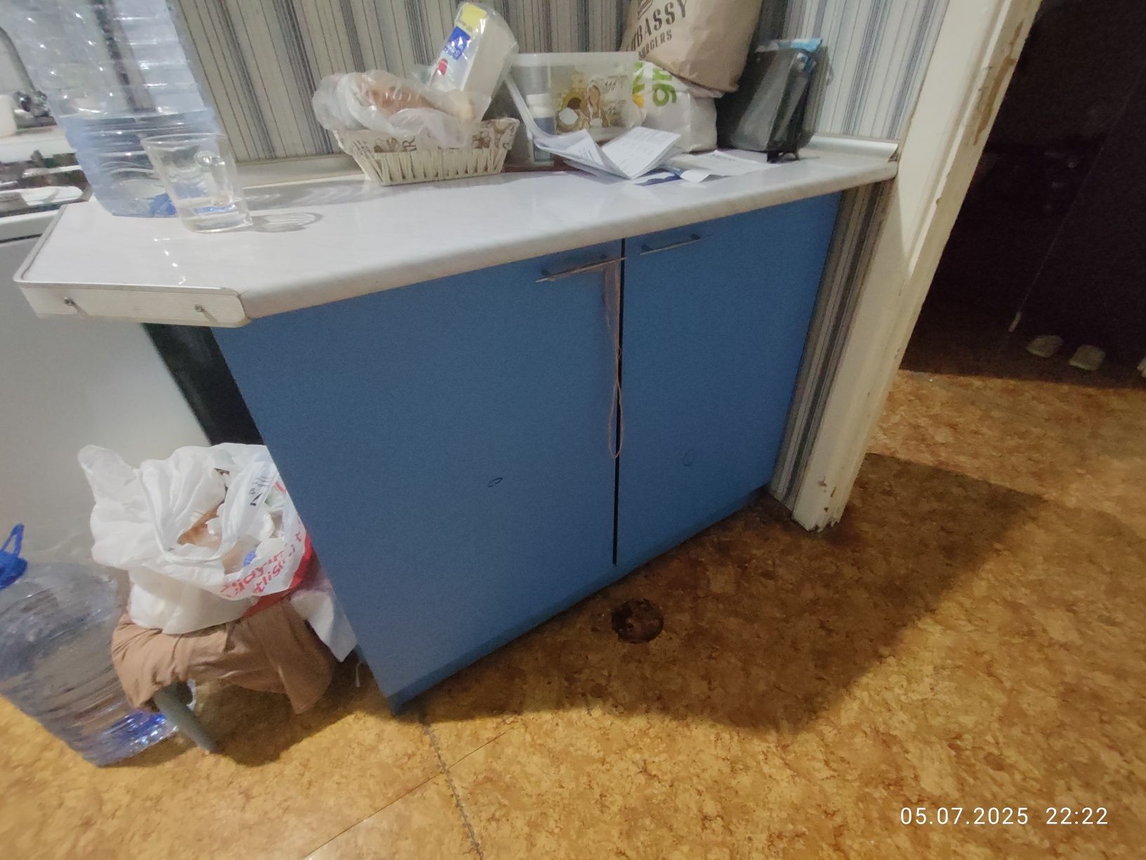 куханый шкафла сотилади  нарх келишилади