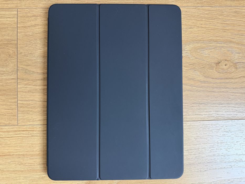 Apple iPad Pro 12,9" (2022) 6th Gen, 256GB, Wi-Fi + оригинален калъф.