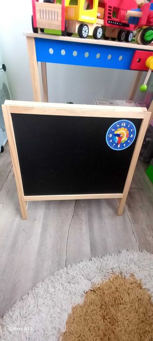 Sifonier, masa+scaun, raft+cutii, banc lucru, joc fotbal, tabla