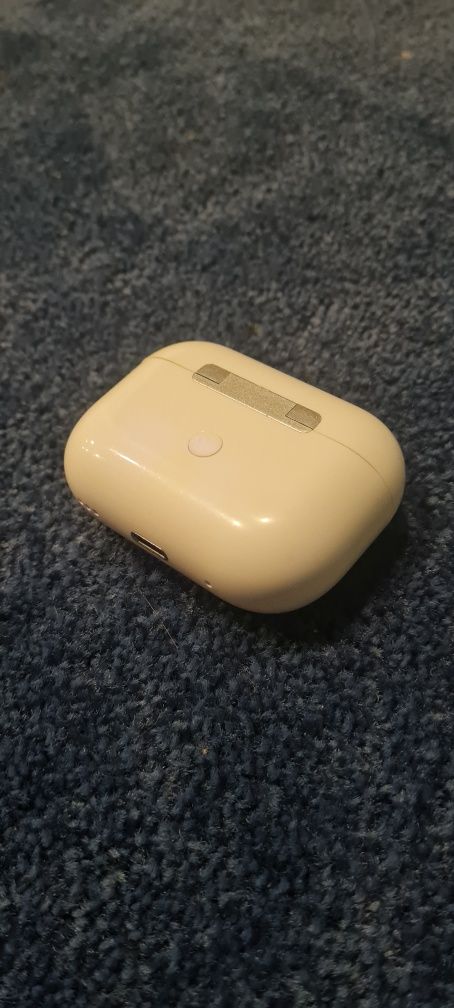Airpods Pro със зарядно за айфон