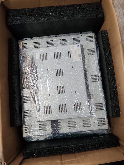 Monitoare profesionale 19”cu touch screen 3M