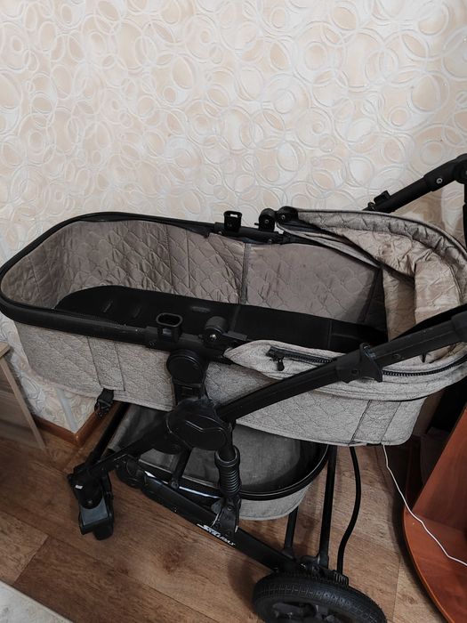 Коляска в отличном состоянии