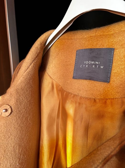 Кафяво вълнено палто с качулка