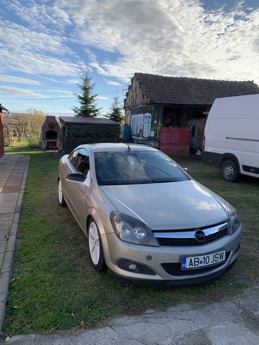 Opel Astra H TwinTop (Decapotabil]