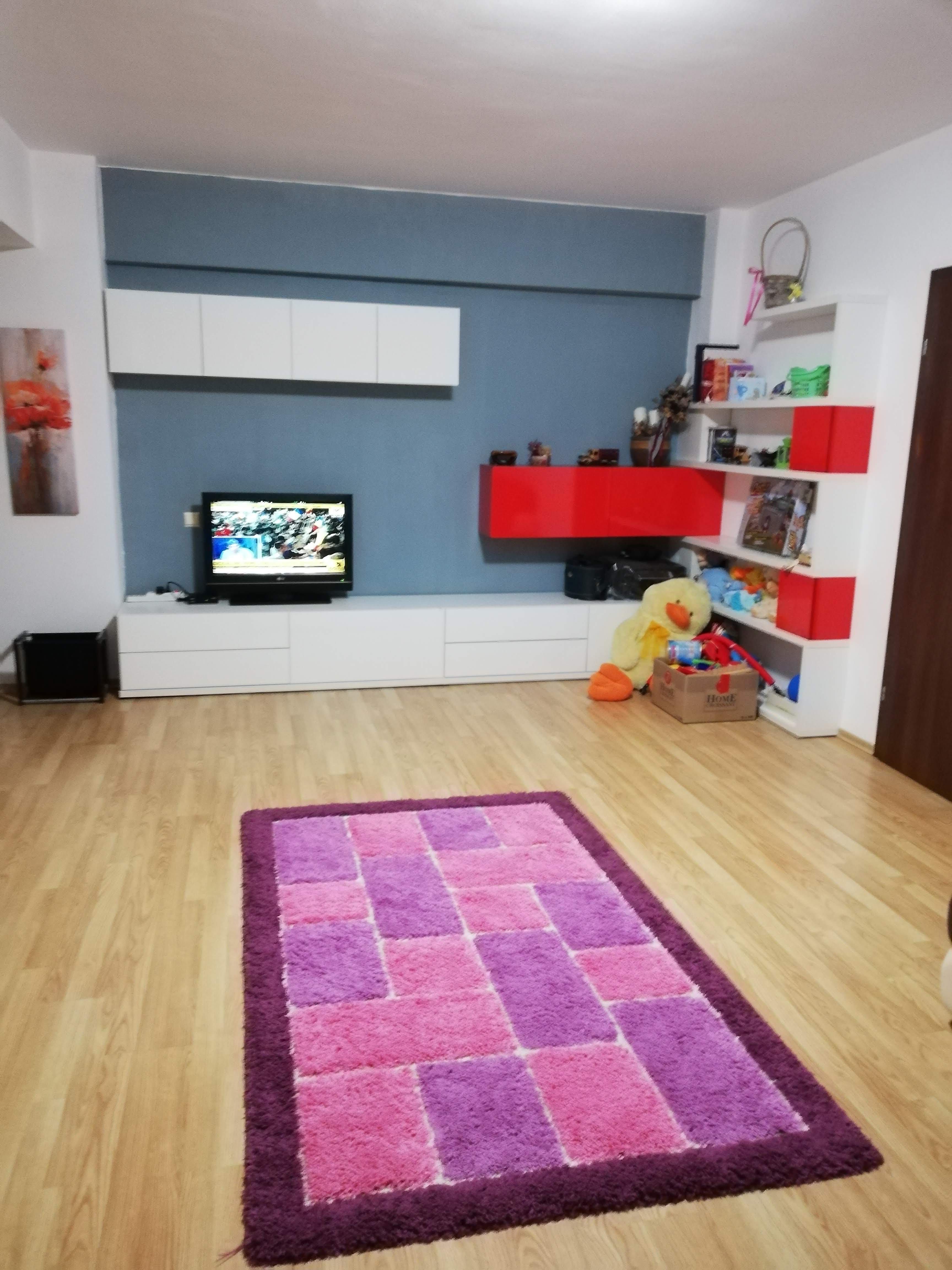 Apartament 3 camere de închiriat, zona Shopping City Rm. Vâlcea