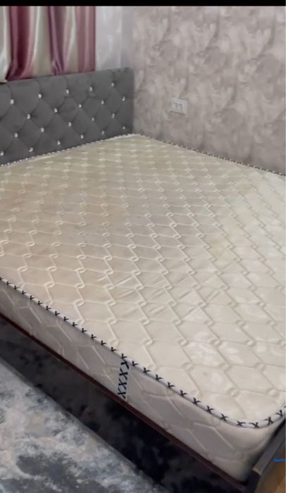 Продается спальный гарнитур,кухонный уголок и ковер