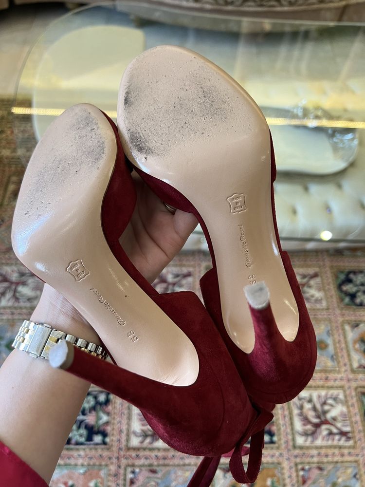 Pantofi dama pielei intoarsa Gianvito Rossi,40 (26 cm). Urgent