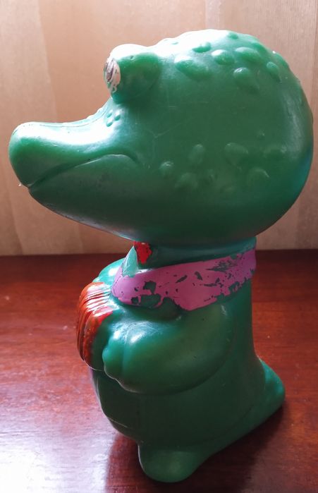 Игрушка пластмасса СССР "Крокодил Гена" 13 см