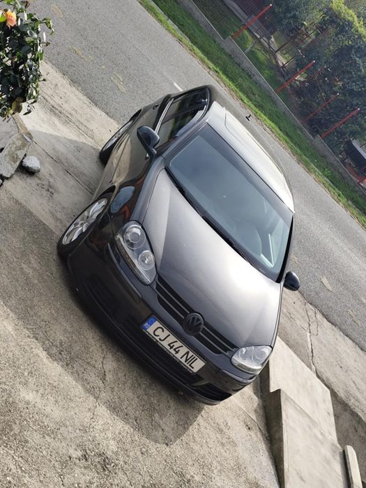 Golf 5 Sportline 2.0 TDI – trapa, xenon, scaune încălzite!