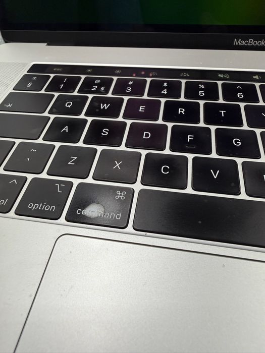 MacBook Pro 15” 2018, i7 6 core, 512GB SSD, Radeon 560X 4 GB, 16 GB DD