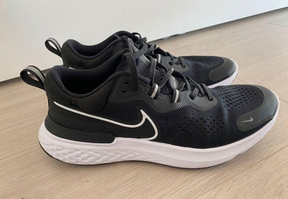 Adidasi jogging Nike React Miler, masura 43 / 27,5 cm.