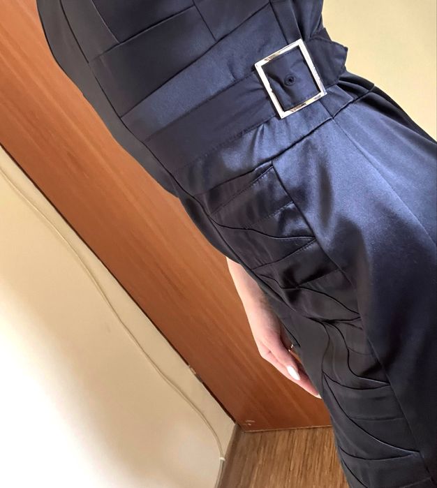 Рокли Sandro и Karen Millen, неразличими от нови