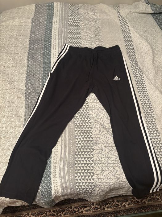 Дрехи на луда, moncler и addidas и слънчеви очила carrera