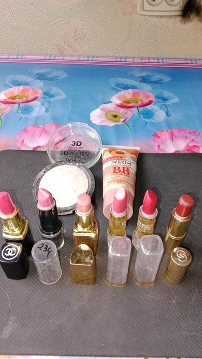 Косметика за всё на фото