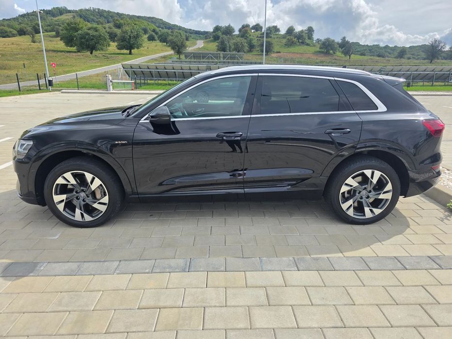 Audi e-tron Audi E tron 4x4 full electric