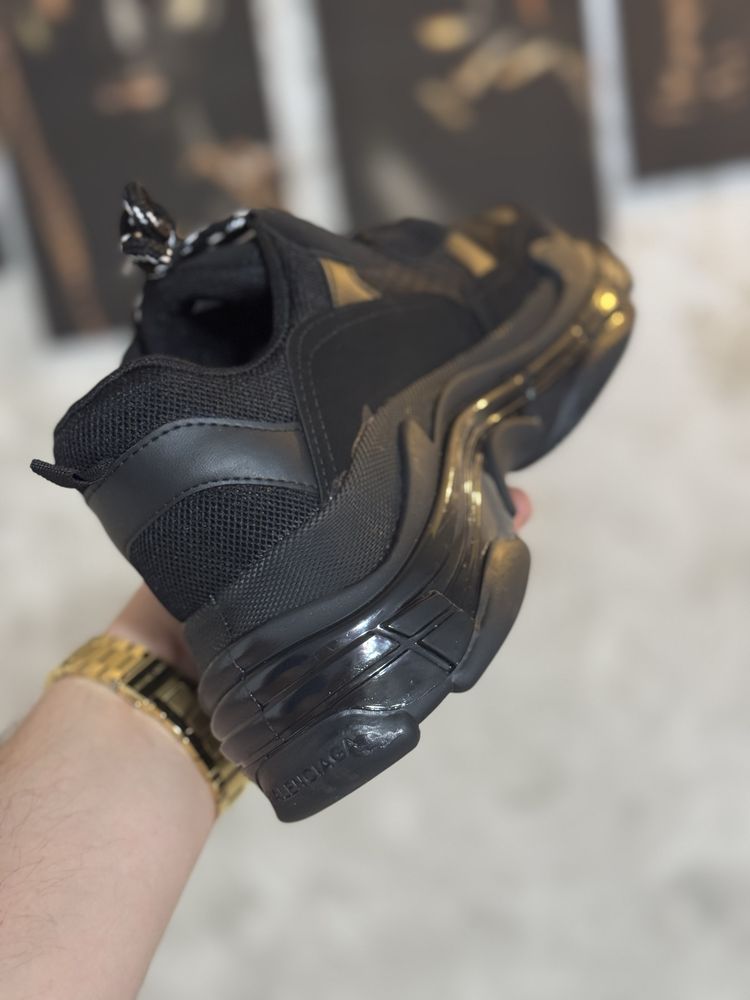 Adidasi Barbati Balenciaga Triple S Black!