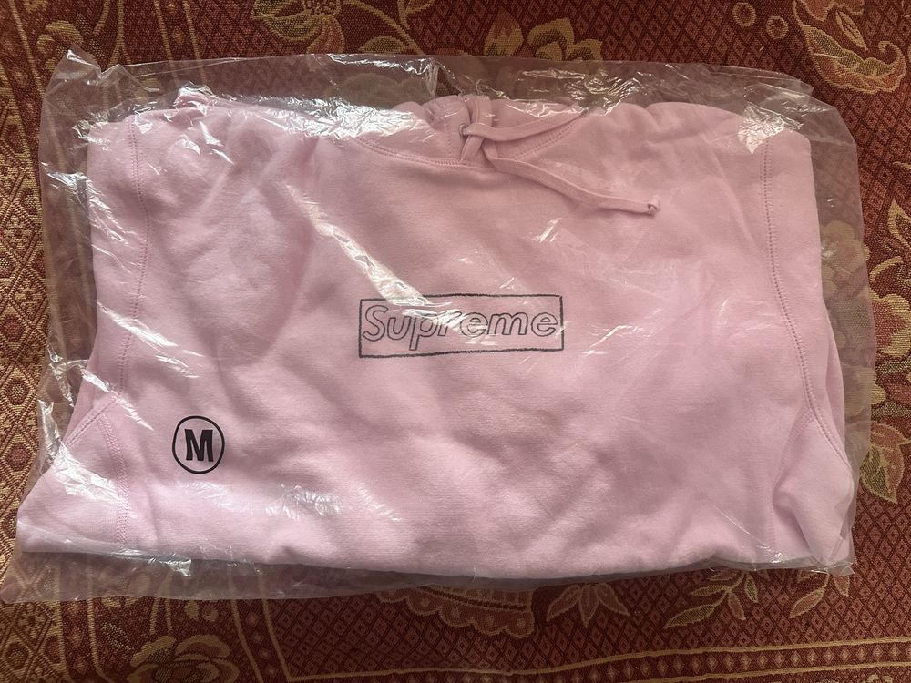 Supreme KAWS Chalk Logo Hooded Sweatshirt Pink SS21 размер М