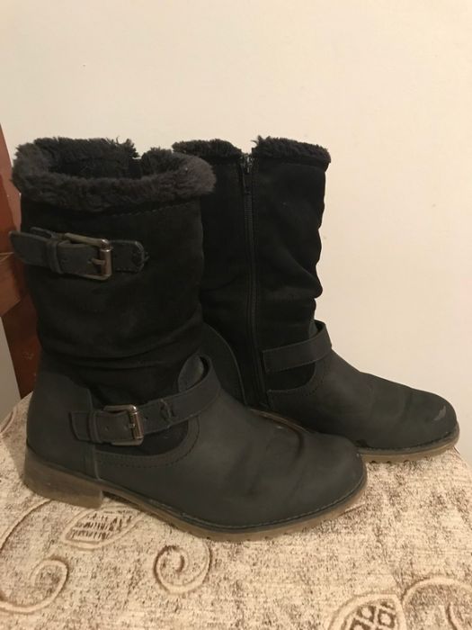 Дамски черни ботуши от велур