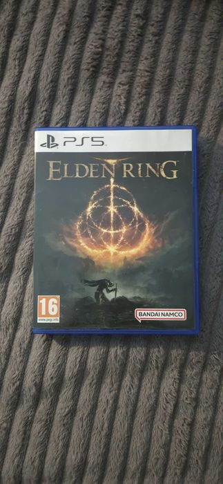 PS5 Standard Edition + 2 контролера + 4 топ игри (перфектно състояние)