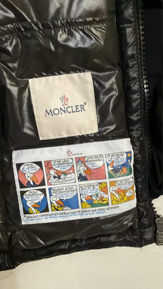 Moncler елек
