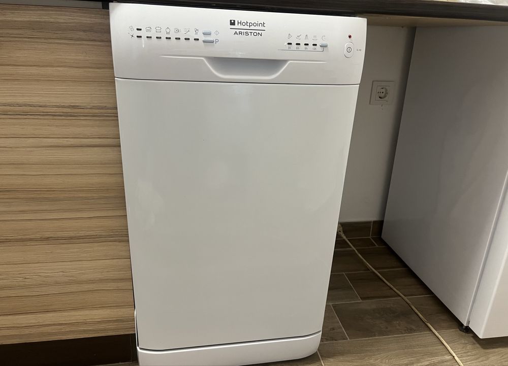Съдомиялна машина Hotpoint Ariston LL 42- за ремонт или за части