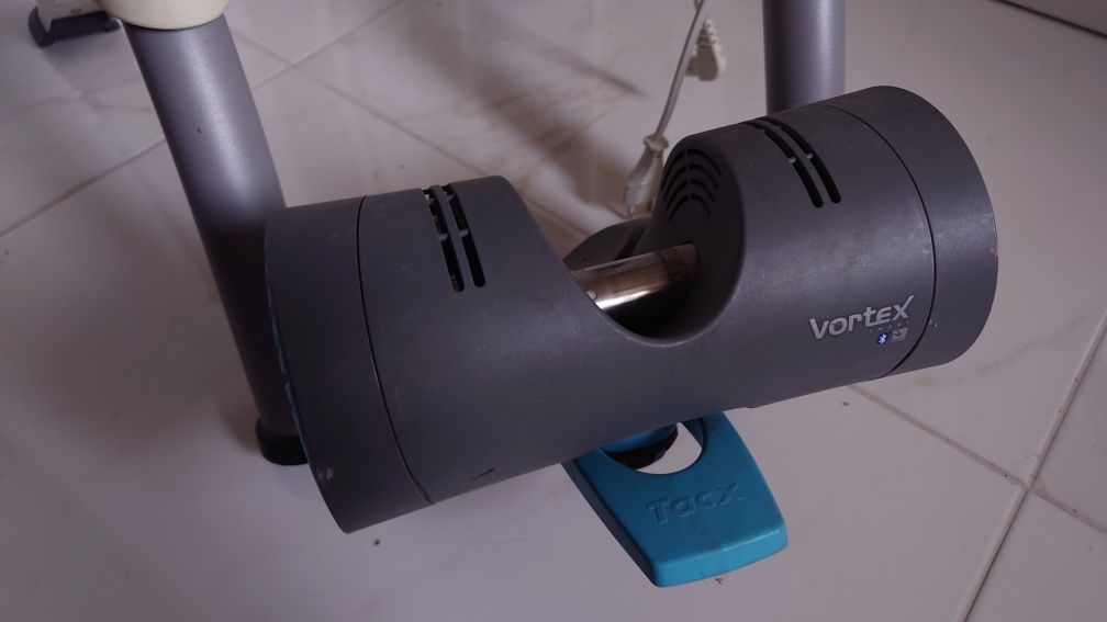 Смарт велотренажор Tacx Vortex