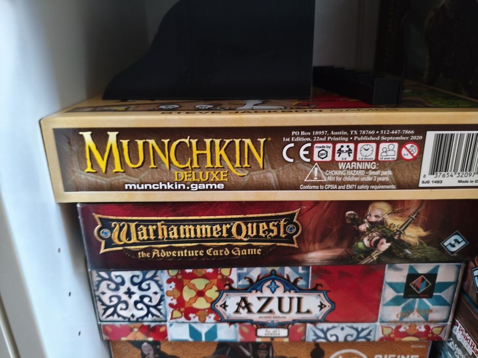 Munchkin deluxe plus expansion need for steed joc de societate