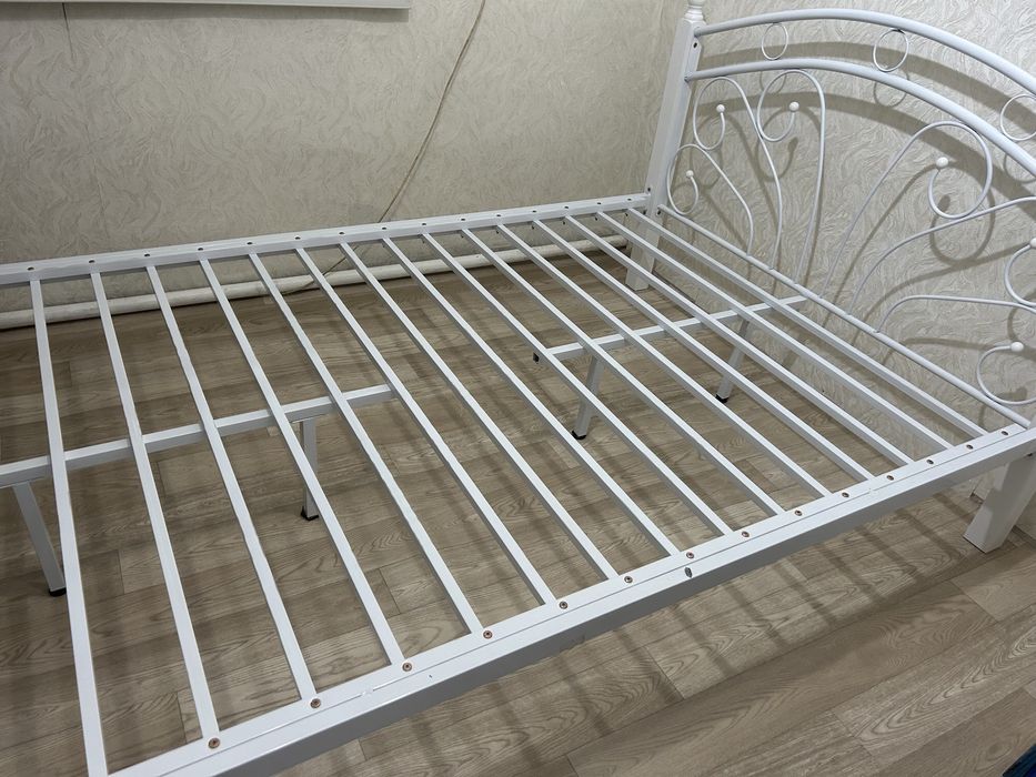 Кровать кованная с матрасом