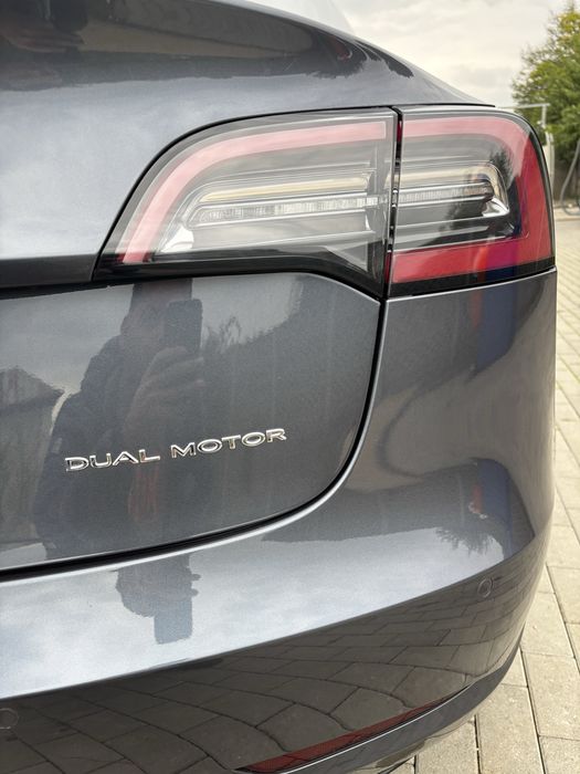 Tesla model 3 doar 72500km