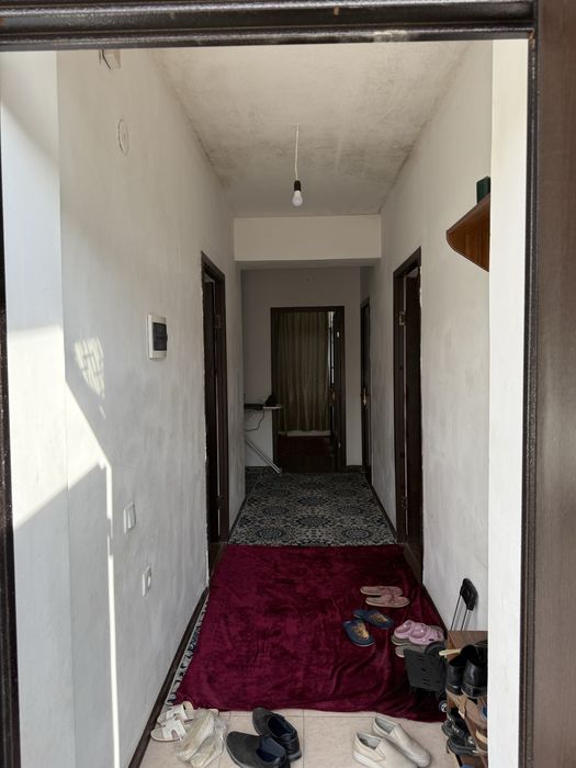 UY SOTILADI MADYAT MAXALADA 2 sotik 3 xona barcha sharit bor